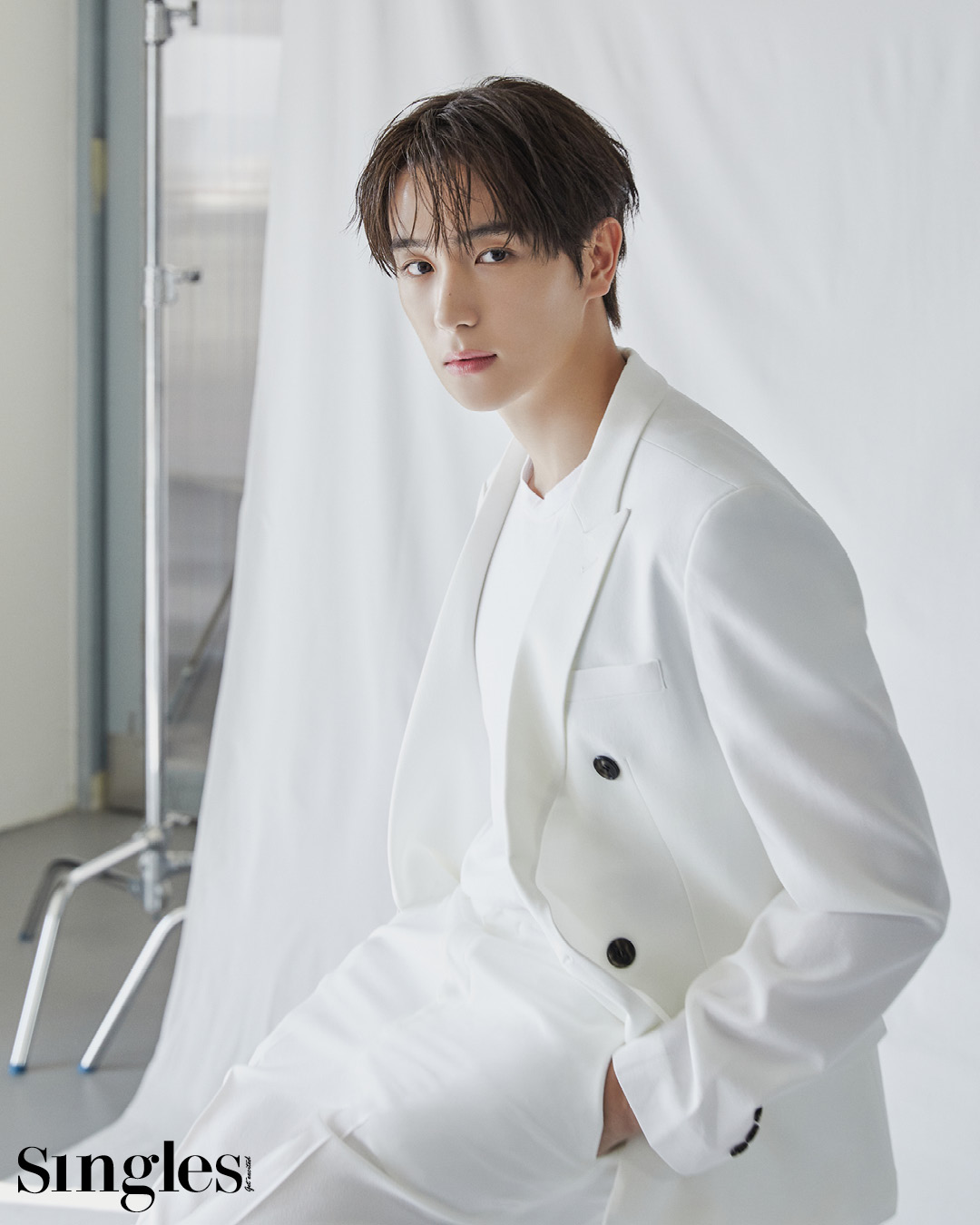 티르티르 현재 싱글즈 화보, 티르티르, 현재, 더보이즈 현재, 이재현, 티르티르 쿠션, 마스크 핏 쿠션, 티르티르 크리스탈 쿠션, 현재 화장품, 현재 쿠션 